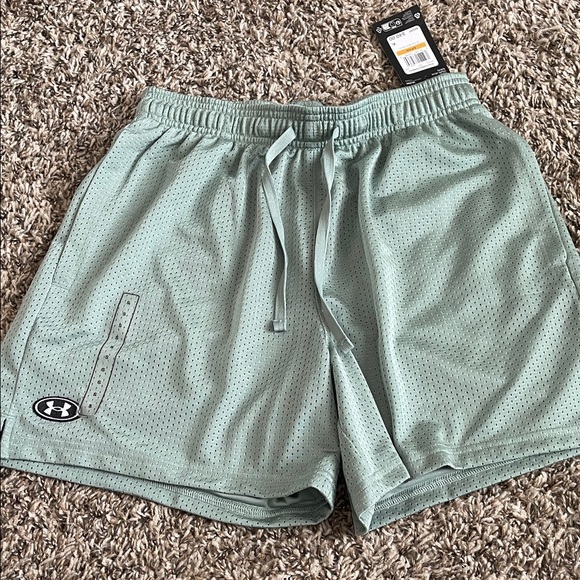 Under Armour Other - Under Armour Men's Light Green Athletic Shorts